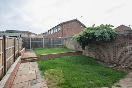 3 bedroom terraced house to rent - Photo 3