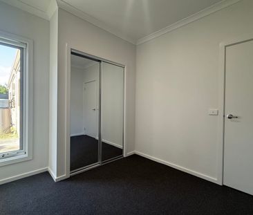 Spacious, Comfortable & Conveniently Located - Photo 2