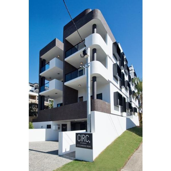 Stunning Two Bedroom Apartment Located in the Heart of Indooroopilly! - Photo 1