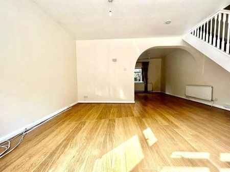 Chigwell Road, South woodford, E18, Property for rent - Photo 2