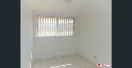 Renovated & Spacious Two-Level Townhouse Plus Study in Prime Location - Photo 4