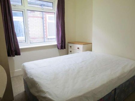 Bedroom Semi Detached House In Charminster, BH9 - Photo 4