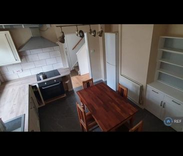 3 bedroom semi-detached house to rent - Photo 6