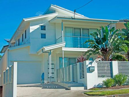 “Modern Alderley home!” - Photo 2