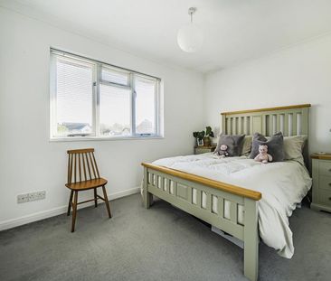 Dairymans Walk, Guildford, Surrey, GU4 - Photo 2