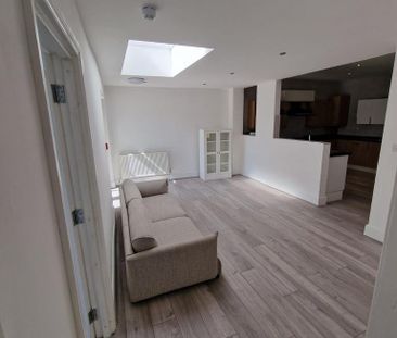 1 bedroom in a house share to rent - Photo 3