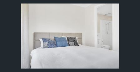 Move-In Ready Family Townhouse in Prime Location - Photo 2