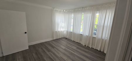 For Lease - 4229 Bloor Street Unit# Main, Toronto, Ontario - Photo 3