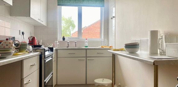 1 bedroom flat to rent - Photo 2