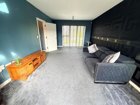 4 bedroom detached house to rent - Photo 2