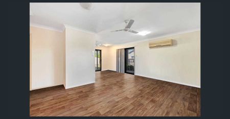 Spacious Family Home! - Photo 3