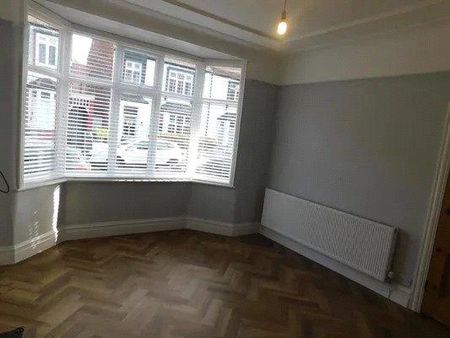 4 bedroom semi-detached house to rent - Photo 2