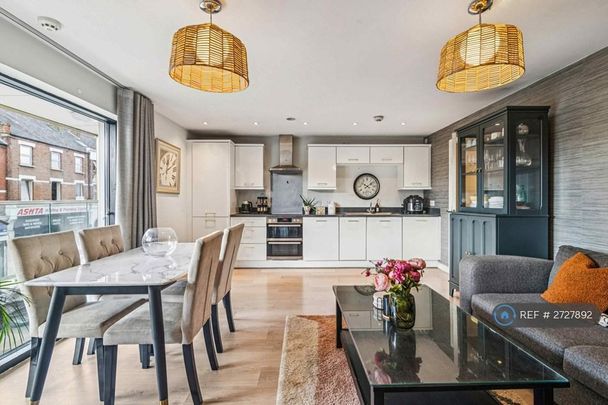 2 bedroom flat to rent - Photo 1