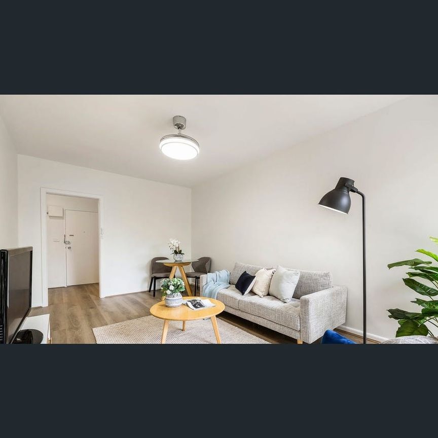 Stylish, Sunlit & Secure – Your Perfect Retreat Awaits - Photo 1