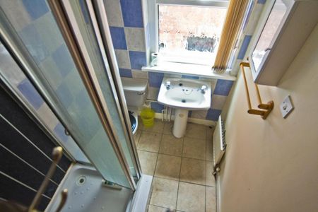 6 bedroom townhouse to rent - Photo 2