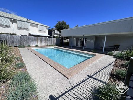 3 Bedroom townhouse with pool and gym - Photo 3