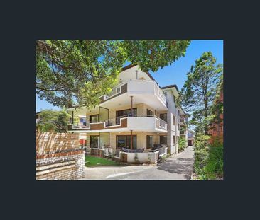 Modern apartment a level stroll to the beach - Photo 1