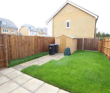 Brookwood Farm Drive, Woking - 4 bedrooms Property for lettings - S... - Photo 2