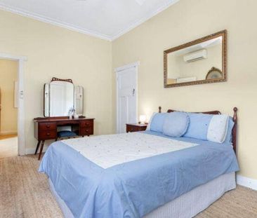 Spacious house in Caulfield South - Photo 5