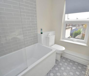 2 bedroom terraced house to rent - Photo 4