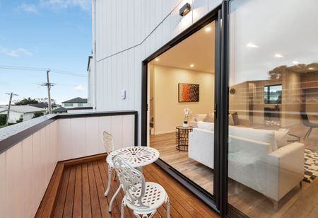 Exceptionally designed home at Takapuna - Photo 4