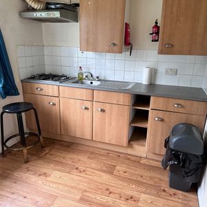 1 Bed Flat, Robinson Drive, BS5 - Photo 2