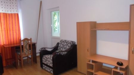 Apartament de inchiriat, 2 camere, decomandat, 45 mp, Podul de Fier, Tg Cucu, Cod 162950 - Photo 3