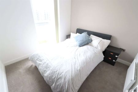 Fully Furnished Two Double Bedroom, Two Bathroom Apartment with a private balcony and ALLOCATED PARKING, residents only GYM and CINEMA ROOM. - Photo 5