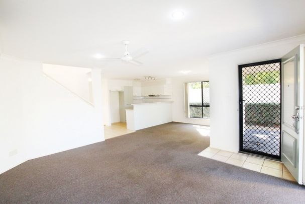 A 3 bedroom stand alone townhouse with double LU garage in sought after Corinda - Photo 1