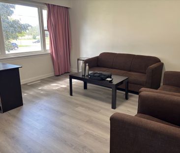 For Lease - 94 Taunton Road Unit# Upper, Oshawa, Ontario - Photo 3