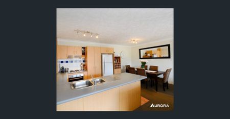 Stylish City Fringe Apartment with Stunning Views - Photo 3