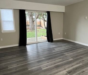 Beautifully Updated Duplex in University District – Unit B - Photo 1