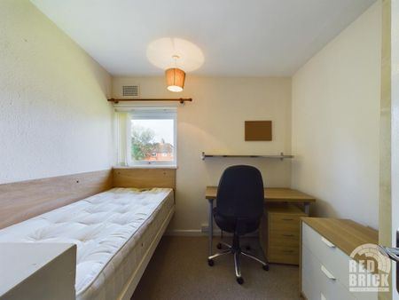 4 bedroom terraced house to rent - Photo 5