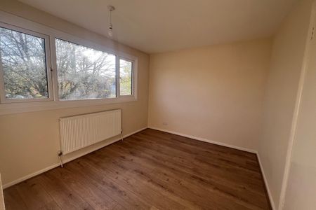 Eastfields - Photo 2