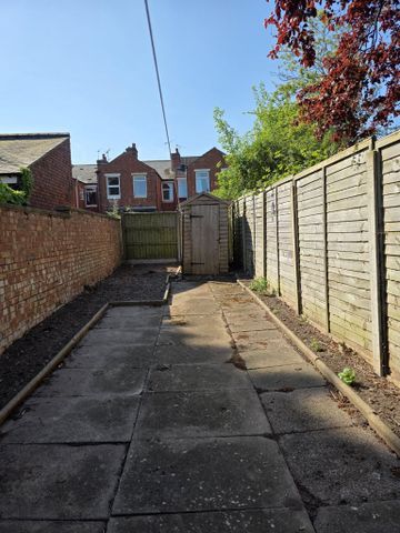 2 bedroom terraced house to rent - Photo 4