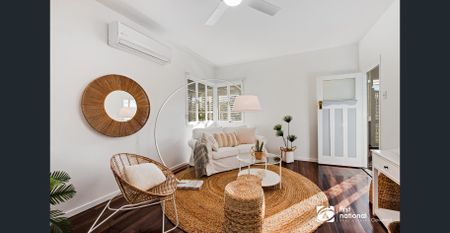 BEAUTIFUL COTTAGE IN OYSTER POINT - "RYAN COTTAGE " - Photo 3