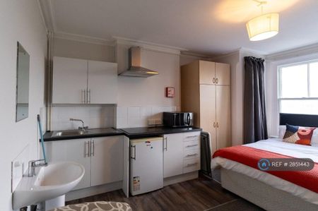 Studio to rent - Photo 3