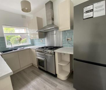 3 bedroom end of terrace house to rent - Photo 3