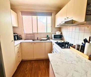 Spacious & Energy-Efficient 3-Bedroom Home near Penrith CBD - Photo 2