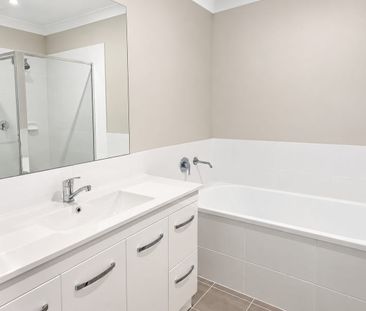 Fresh, Modern & Easy Living in Lochinvar - Photo 3