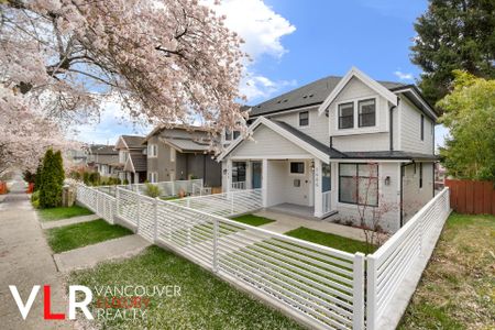 Duplex in Vancouver East Side, BC - Photo 5