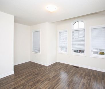 For Lease - 7 Frederick Pearson Street, East Gwillimbury, Ontario - Photo 3