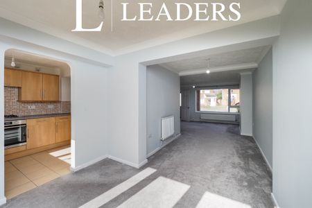 3 bedroom house to rent Sandringham Drive, Loughborough, Leicestershire, LE11 - Photo 2