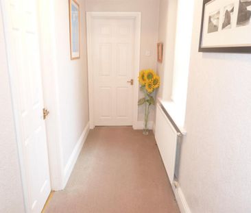 2 bedroom Flat To Let - Photo 1
