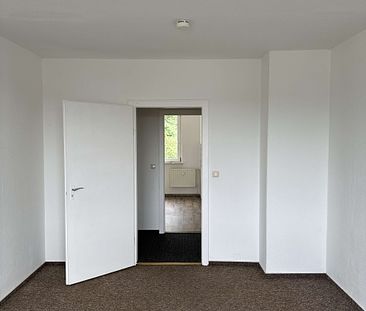 geräumige 2-Raum-Wohnung, Wannenbad mit Fenster, Keller und Stellpl. mgl. - Foto 1