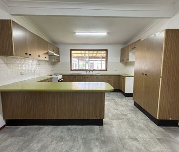 Large Family Home - Water Usage Included - Photo 4