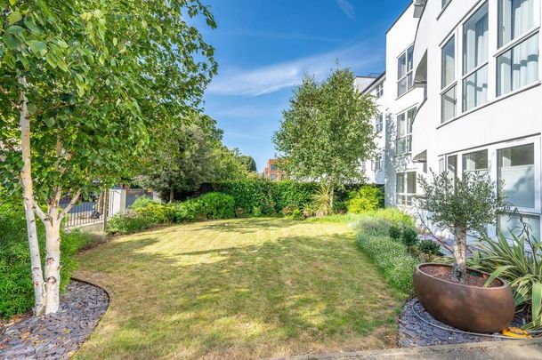 4 bedroom flat to rent - Photo 1