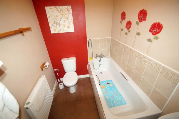 Blenkinsop Way, Leeds - Photo 1