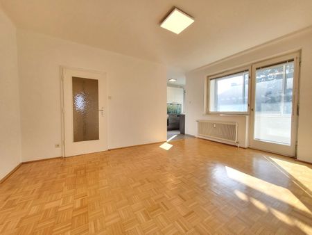 "IN VERTRAGSABWICKLUNG!" ZENTRUMSNAHE 3-ZIMMERWOHNUNG MIT BURGBLICK UND LOGGIA - Photo 2