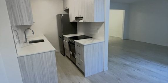 Nassau House - Photo 2